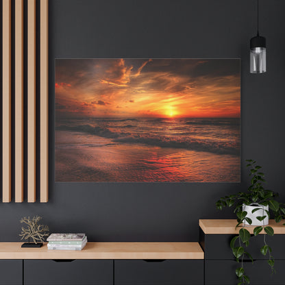 Tranquil Sunset Over Ocean Waves – Serene Beachscape