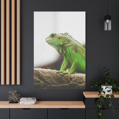 Regal Iguana Canvas Wall Art – Exotic Reptile Wildlife Print for Nature-Inspired Interiors