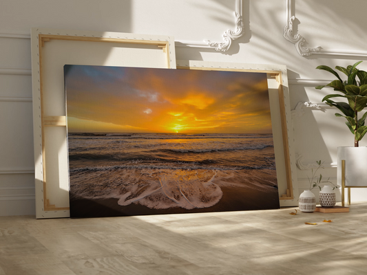 Golden Sunset Over Ocean Waves – Serene Beachscape