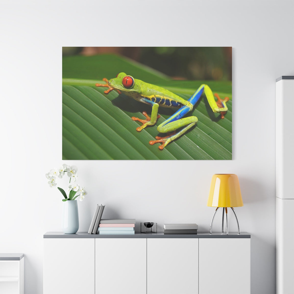 Vibrant Tree Frog – A Symbol of Nature’s Elegance - ART OF ROYALS